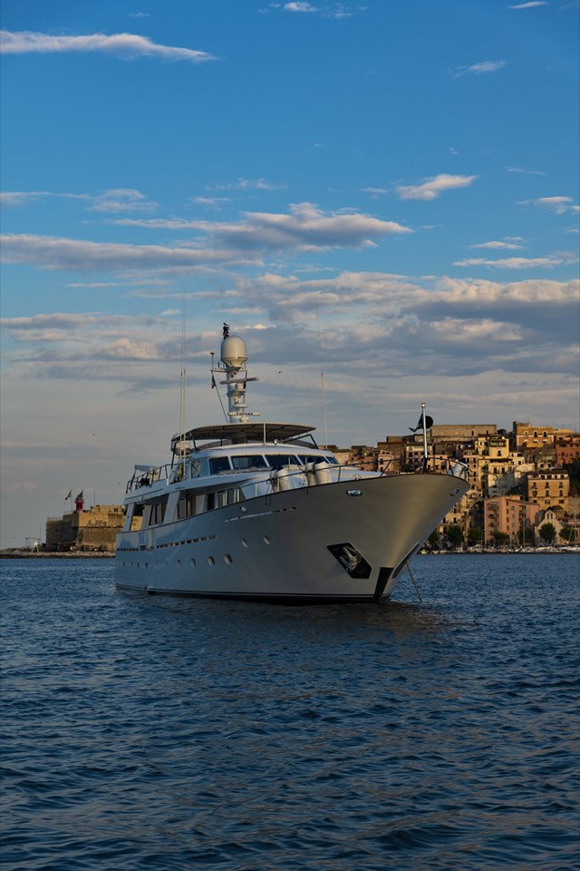 Nightflower: at anchor, golden hour