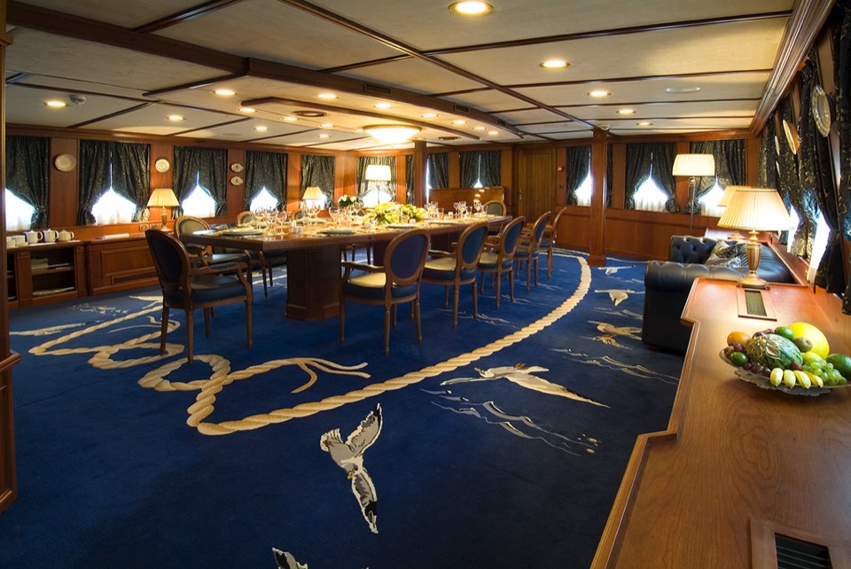Seagull: saloon